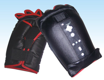 Boxing Glove från CTA Digital. Det här så löjligt så det inte är sant.